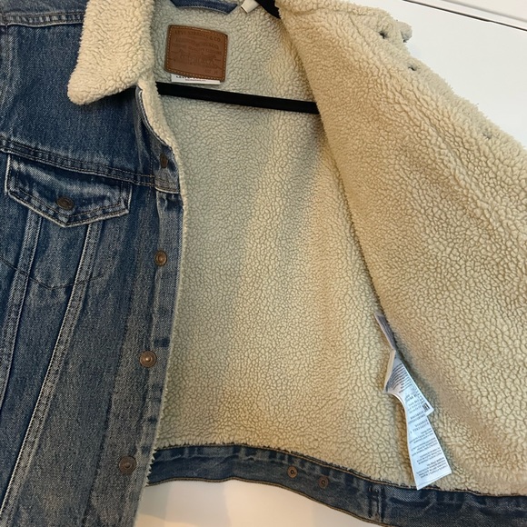 Levi’s shearling denim jacket - Picture 2 of 5